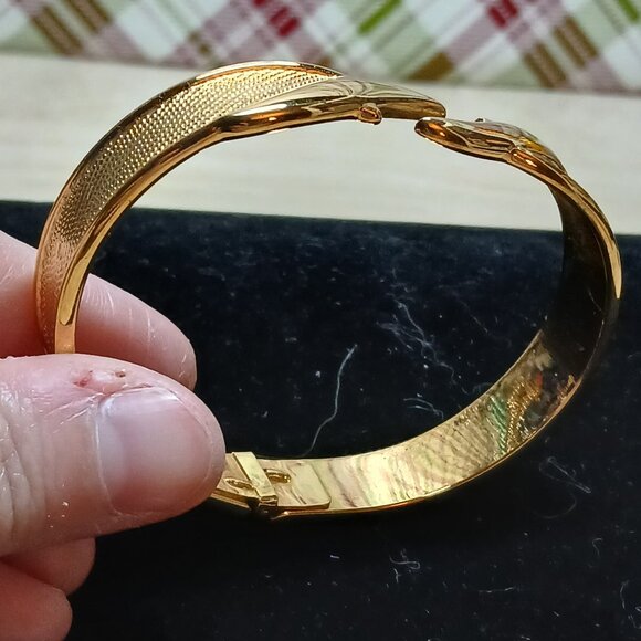 Monet Gold Tone Hinged Bangle Bracelet Vintage Costume Jewelry #55 - Picture 2 of 12